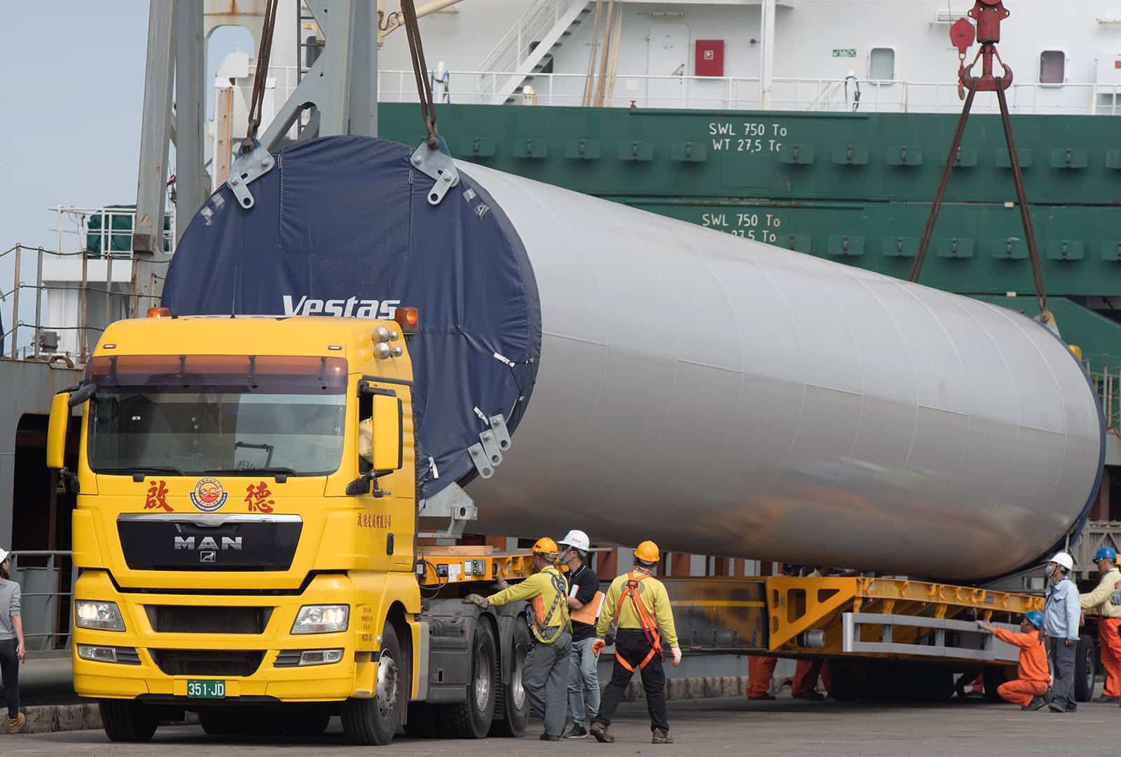 Vestas V105 Blade Tower transport