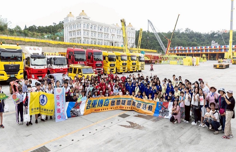 Chi Deh and Shu Guang High School Launch Cross-Campus Career Exploration Program